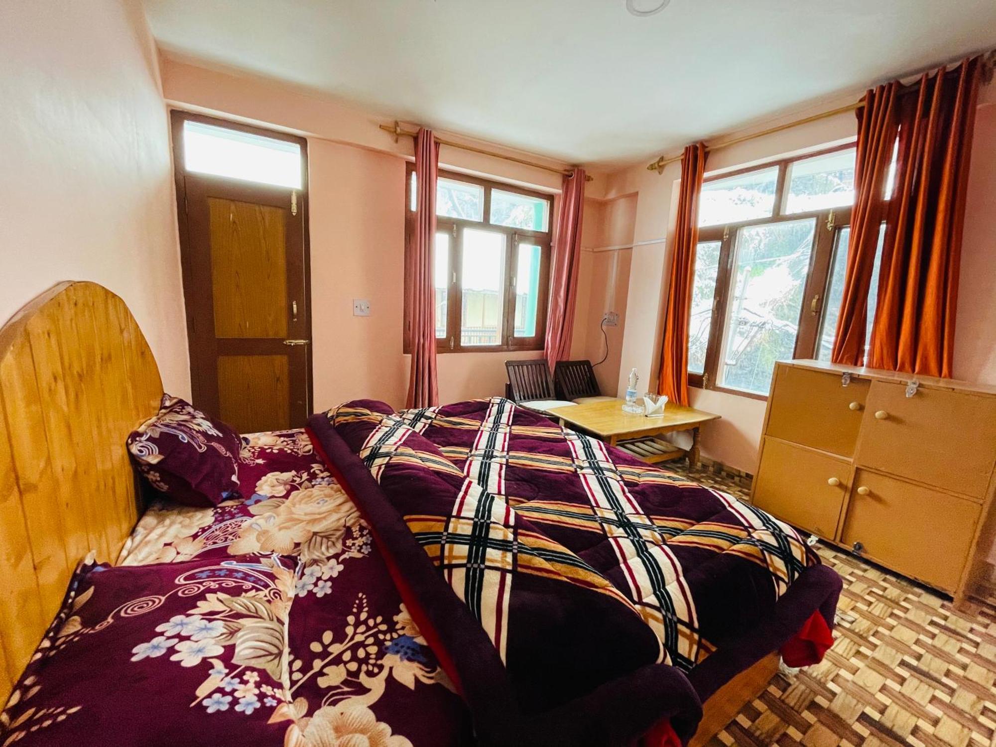 La Voglia-Old Manali Hostel Bagian luar foto