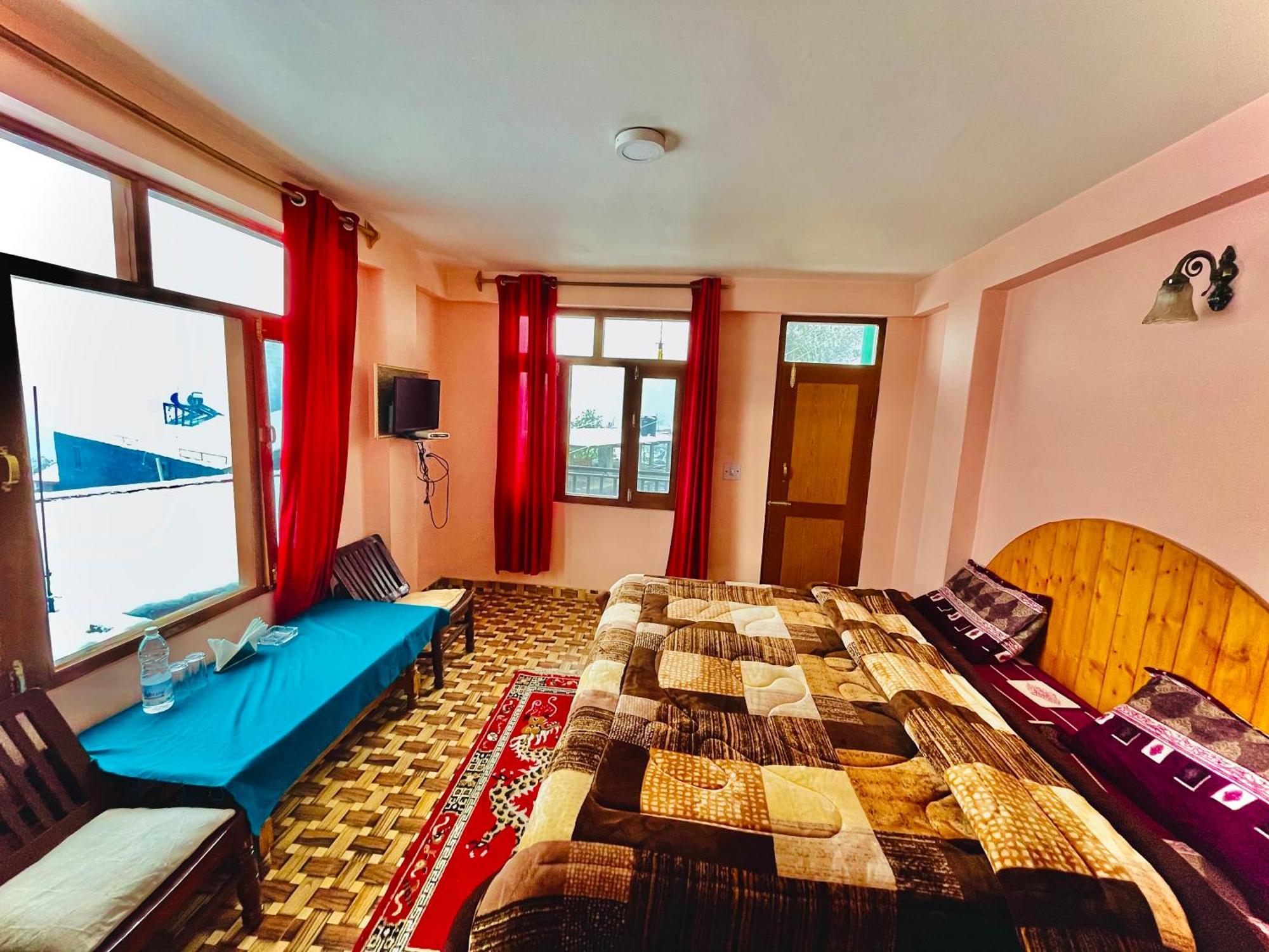 La Voglia-Old Manali Hostel Bagian luar foto