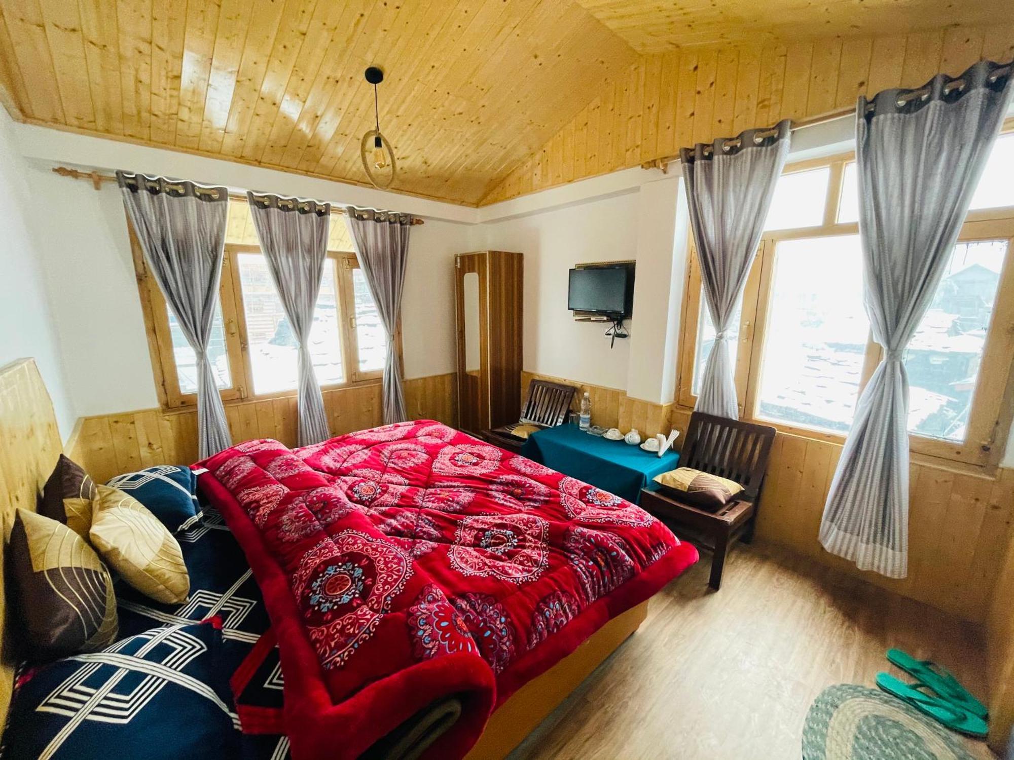 La Voglia-Old Manali Hostel Bagian luar foto