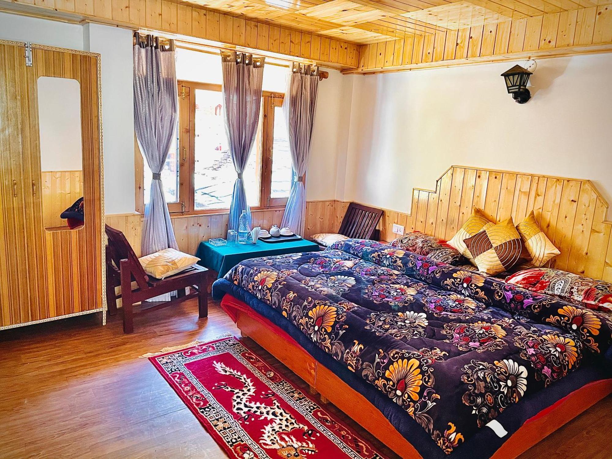 La Voglia-Old Manali Hostel Bagian luar foto